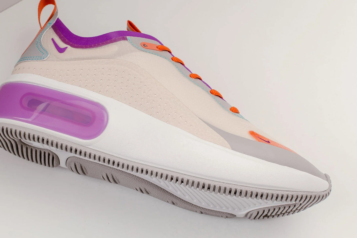 Women's Air Max Dia SE - Light Orewood Brown/Hyper Violet/Starfish