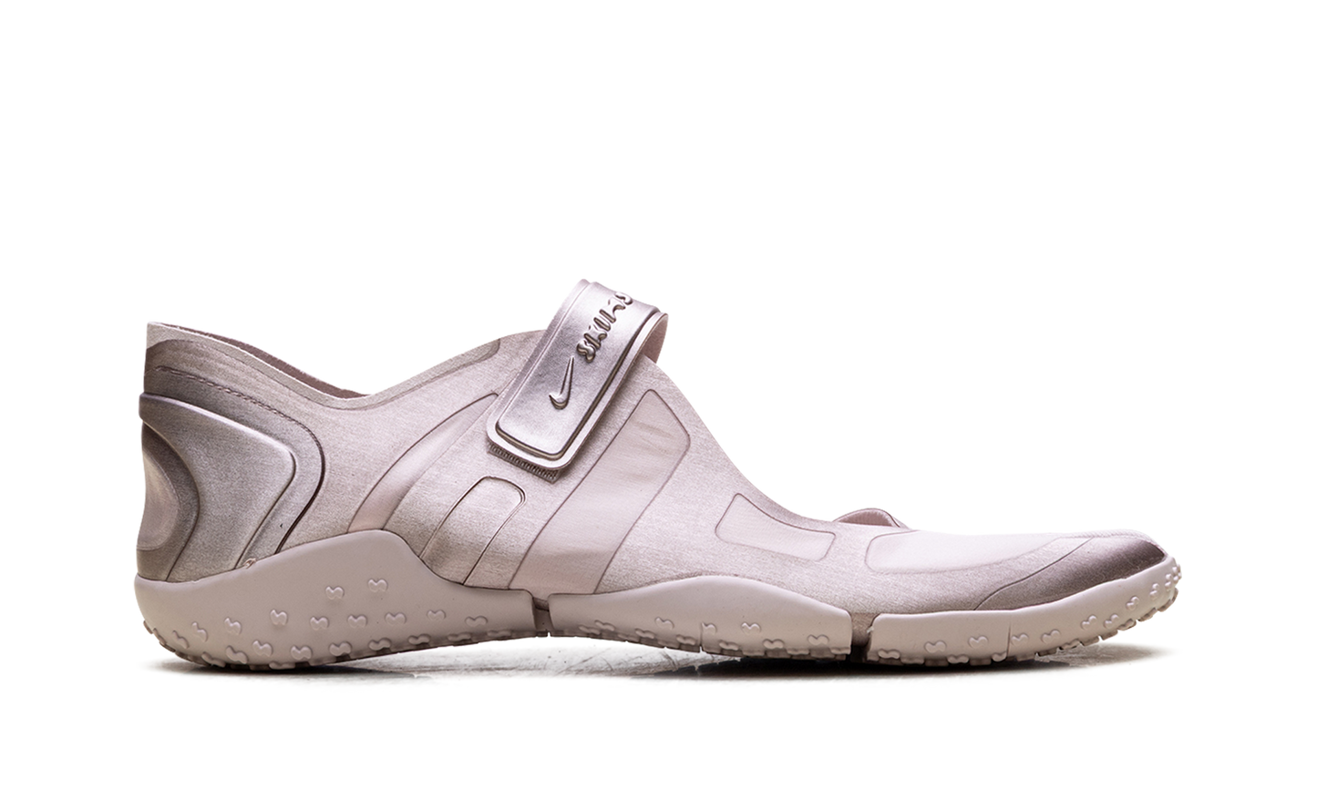 Air Rift Satin WMNS"SKIMS - Slit Red" IQ7158 600
