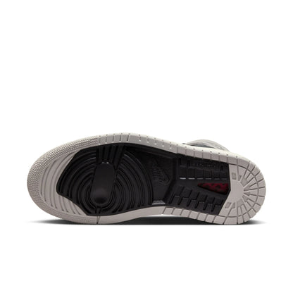 Women's  1 Zoom CMFT 2 - Iron Ore