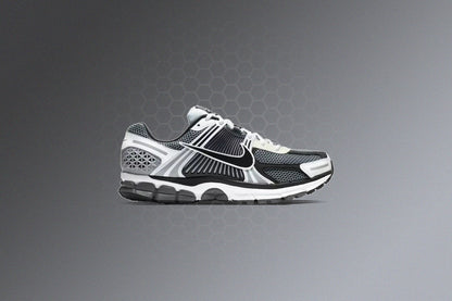 Zoom Vomero 5 SE SP Dark Grey Black White Sail