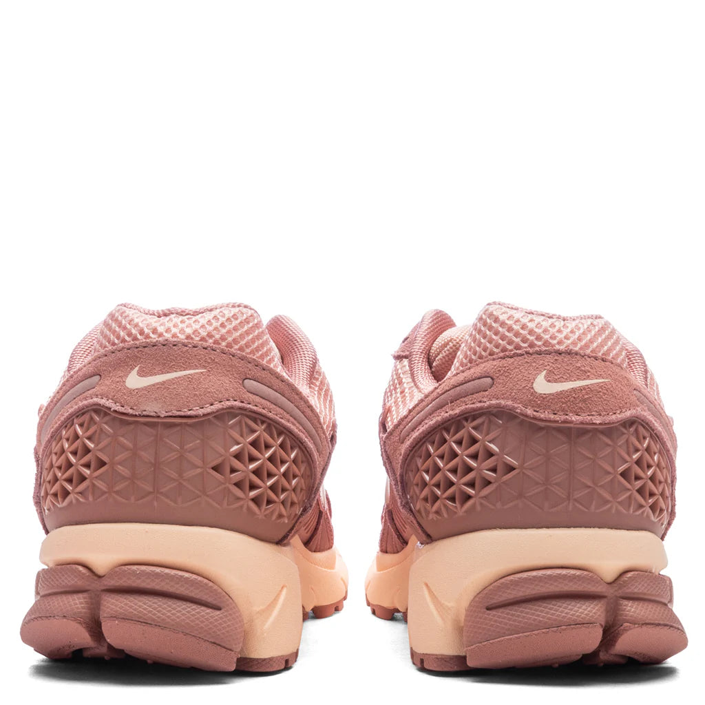 Zoom Vomero 5 - Red Stardust/Crimson Tint/Metallic Platinum
