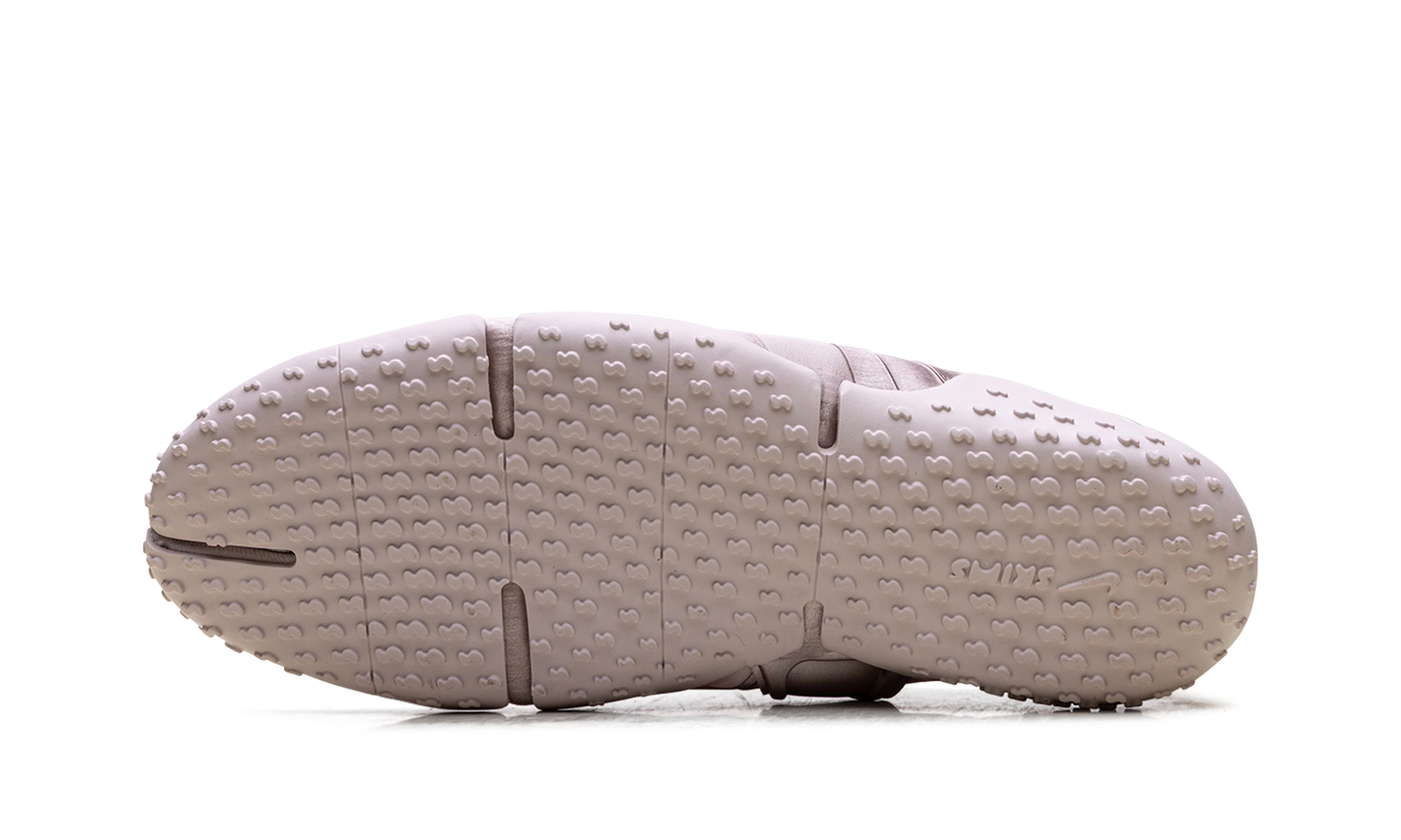 Air Rift Satin WMNS"SKIMS - Slit Red" IQ7158 600