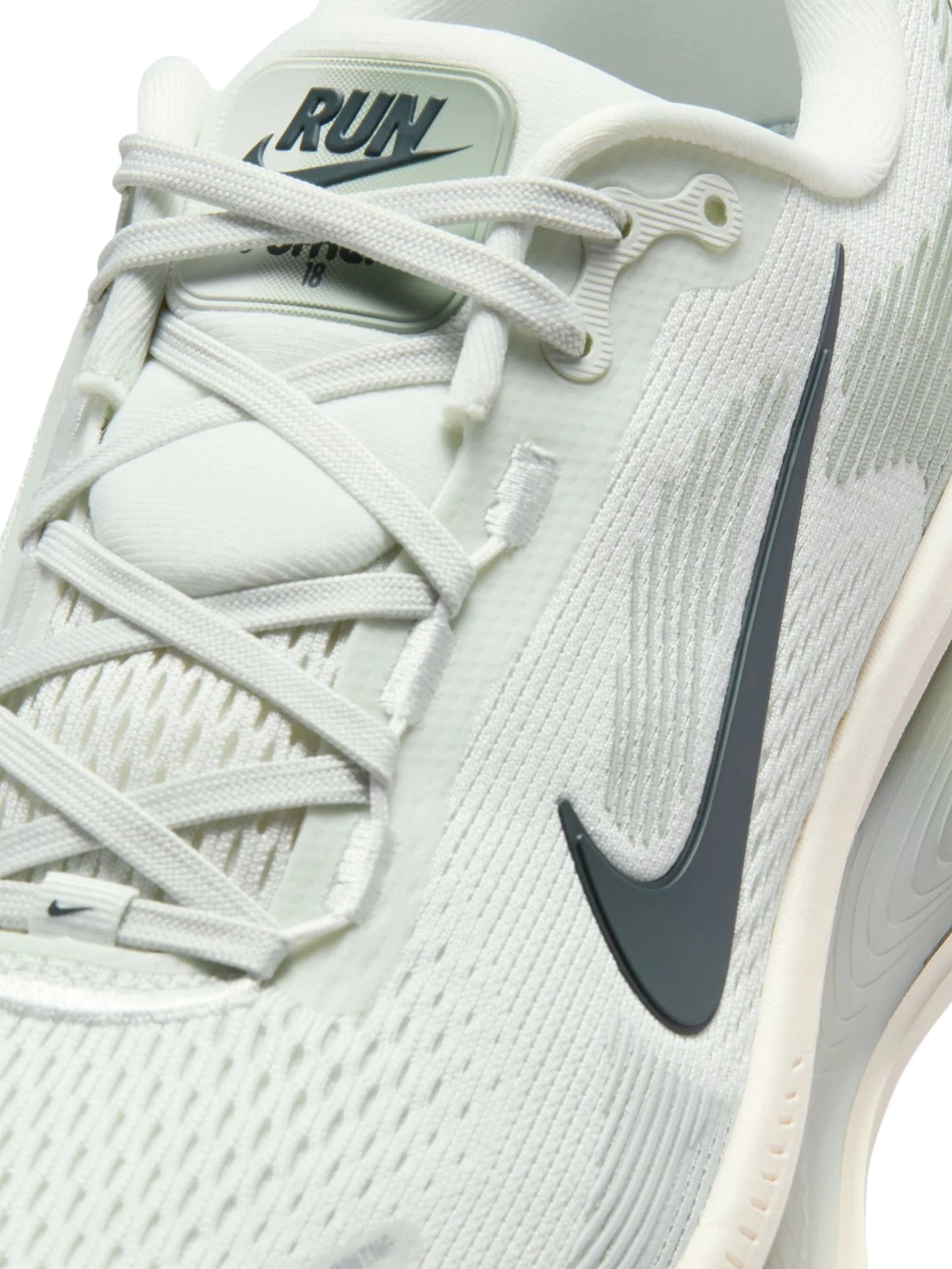 Nike Vomero 18 Mens Shoe