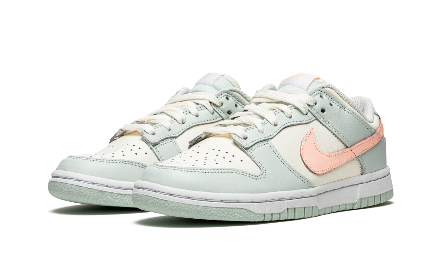 DUNK LOW WMNS"Barely Green" DD1503 104