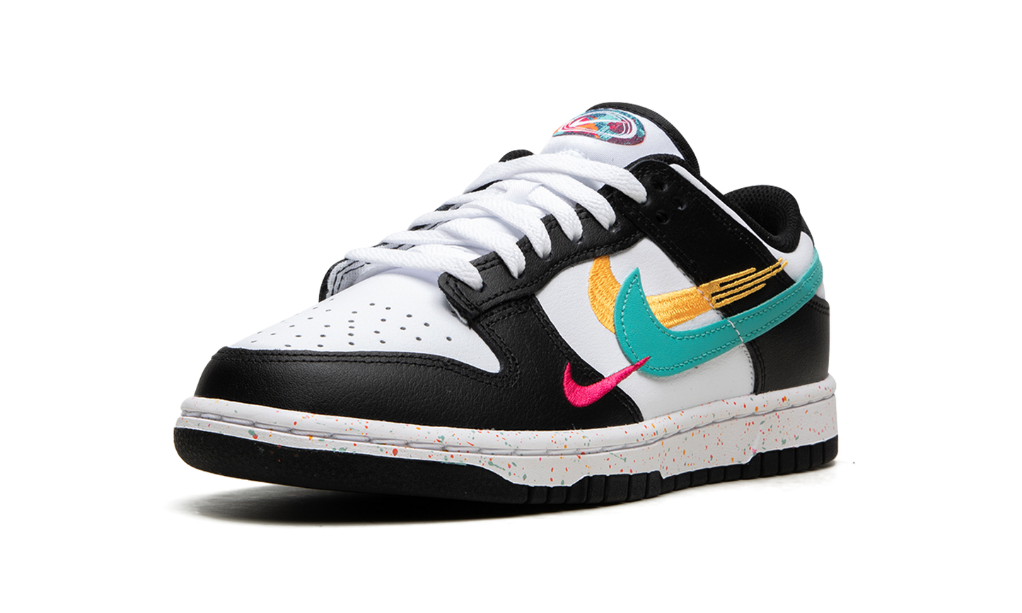 DUNK LO MNS WMNS"Lunar New Year - Multi-Swoosh" FD4623 131