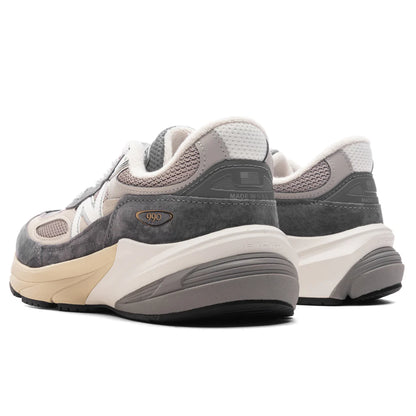 990v6 Castlerock Moonrock