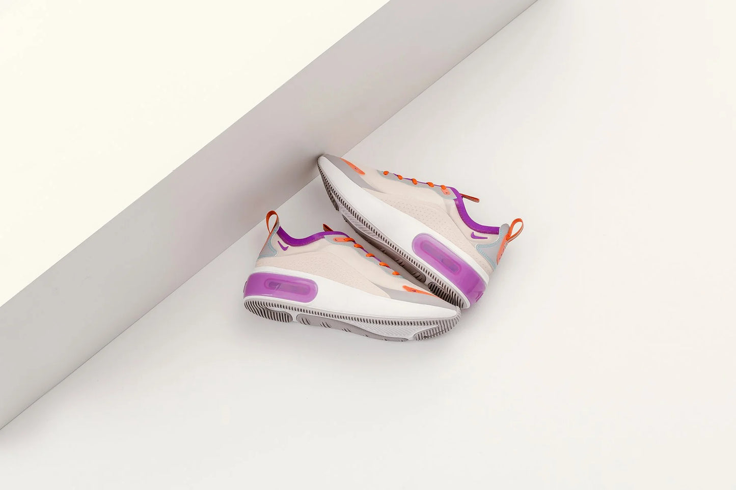 Women's Air Max Dia SE - Light Orewood Brown/Hyper Violet/Starfish