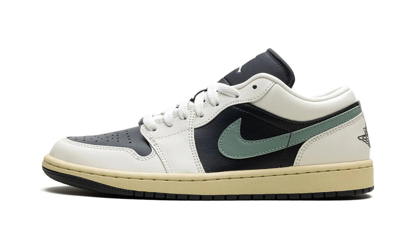 Air Jordan 1 Low WMNS Jade Smoke