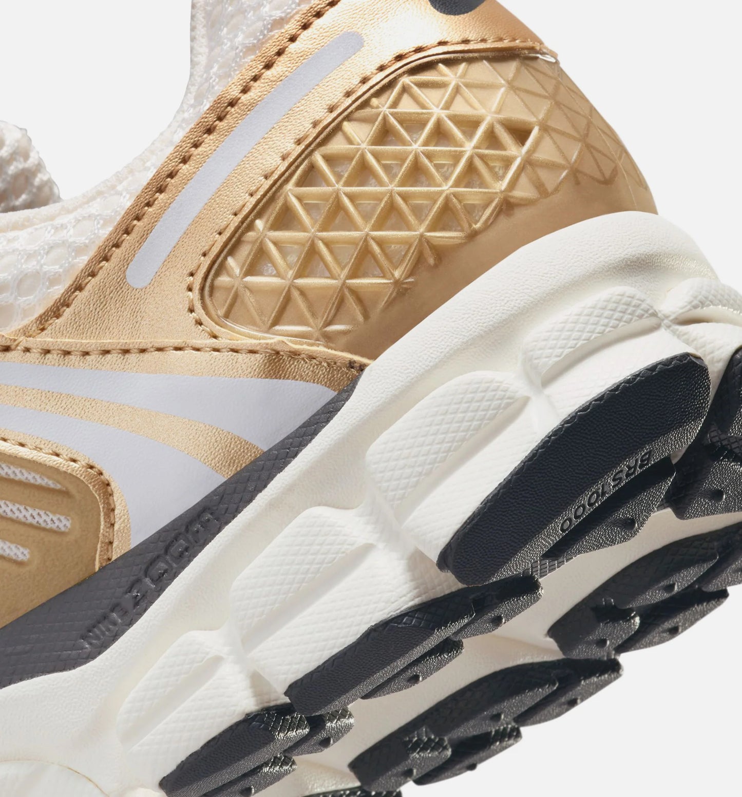 Zoom Vomero 5 Womens Lifestyle Shoe Metallic Gold Photon Dust