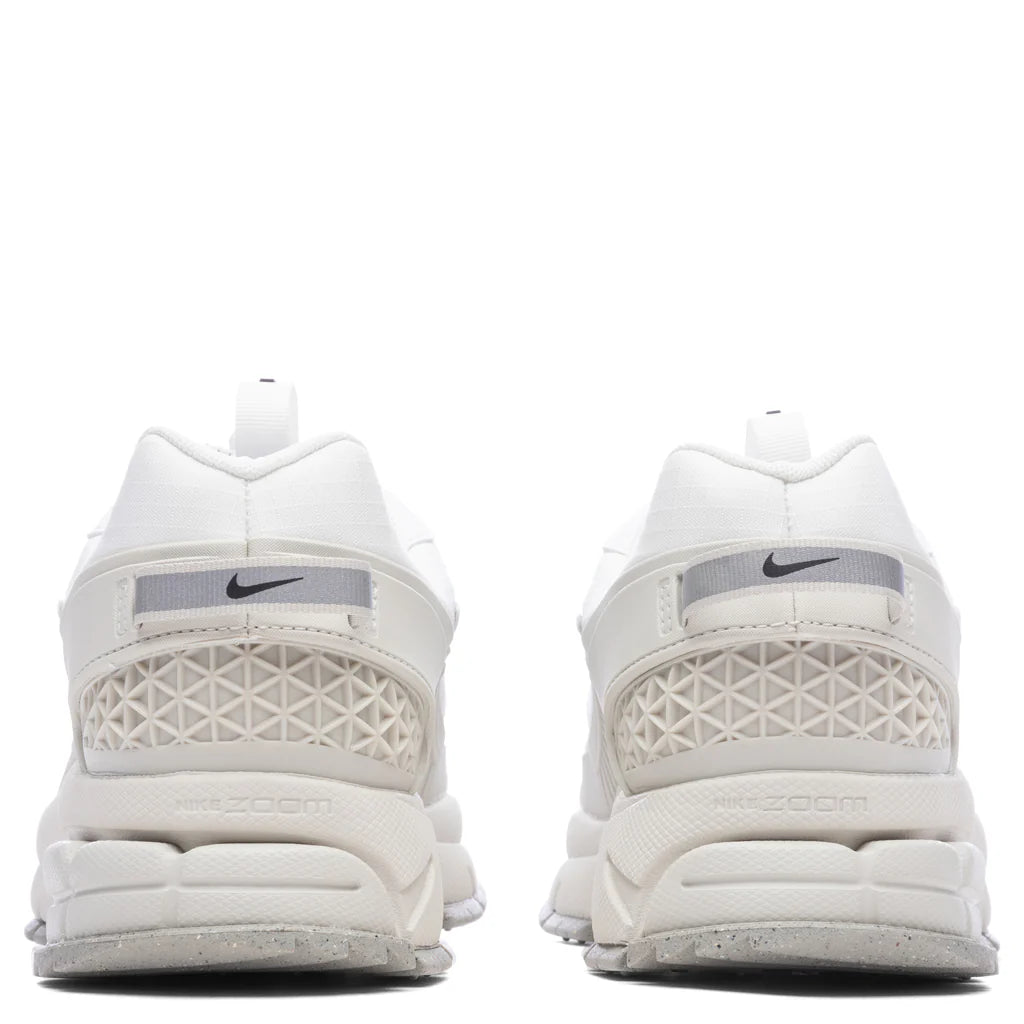 Zoom Vomero Roam Summit White Light Bone