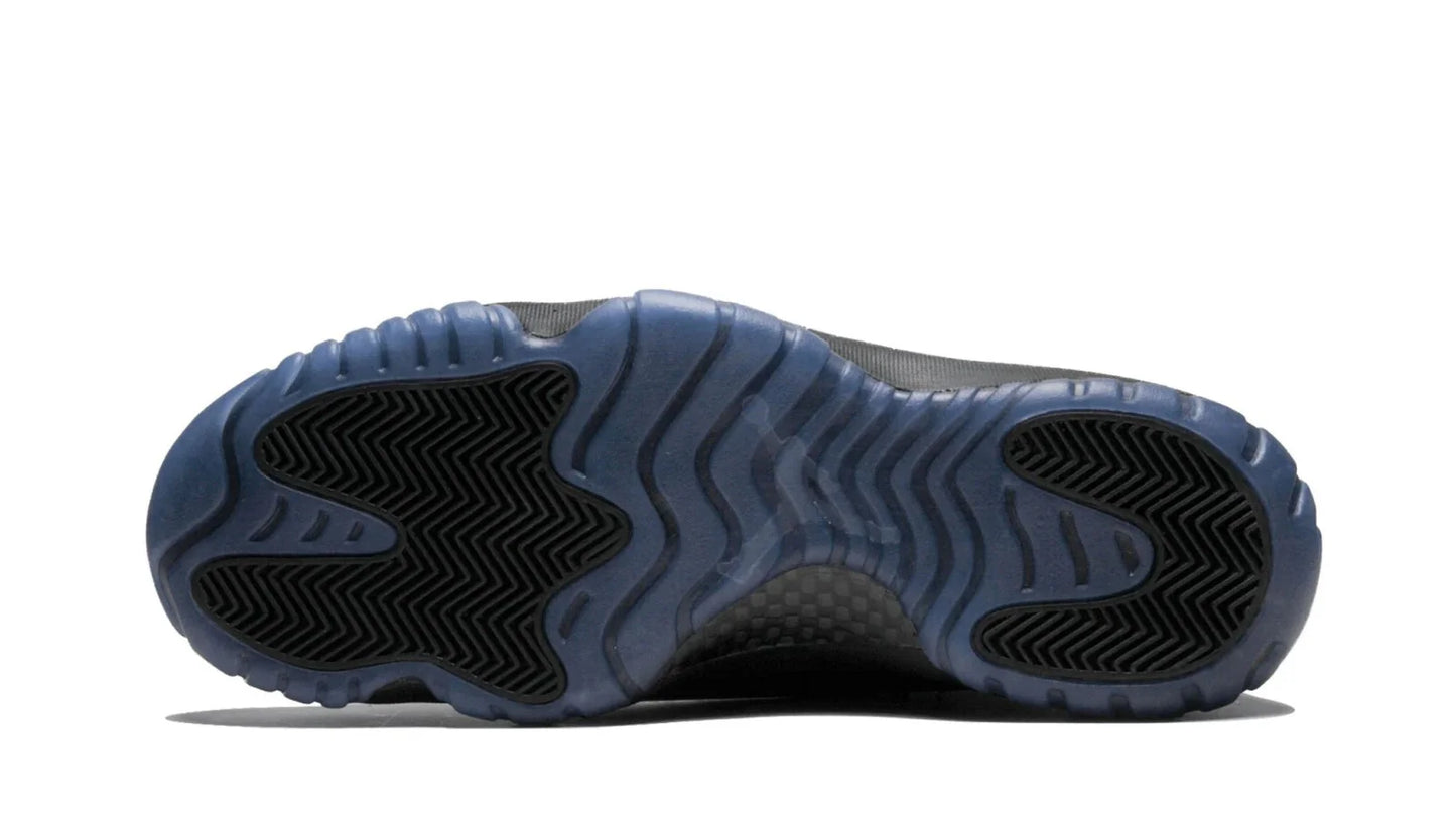 Air Jordan 11 Retro Cap Gown