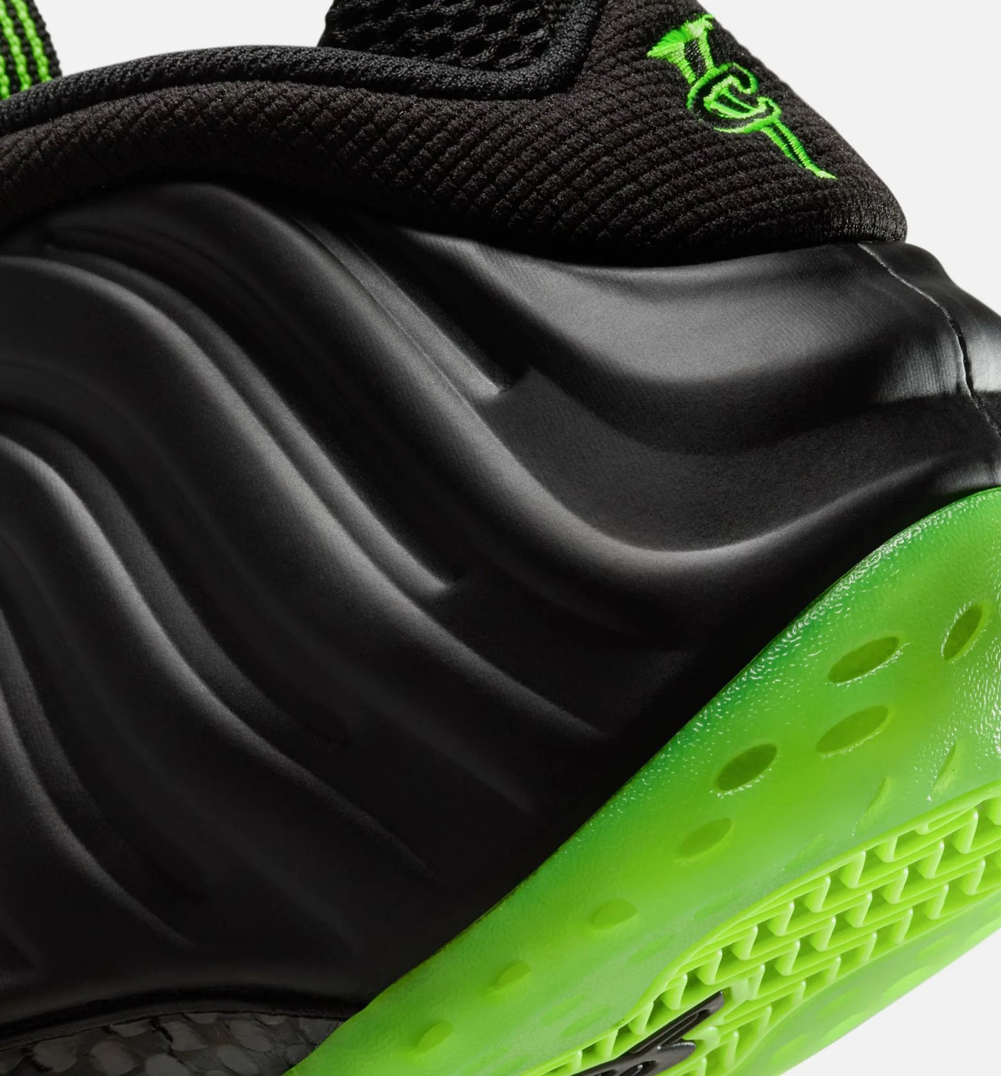Air Foamposite One Mens Lifestyle Shoe Black Volt