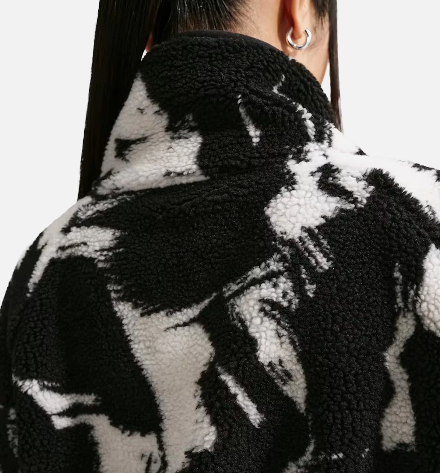 NSW Oversized High Pile Fleece Womens Sweater Black Black Black Sail