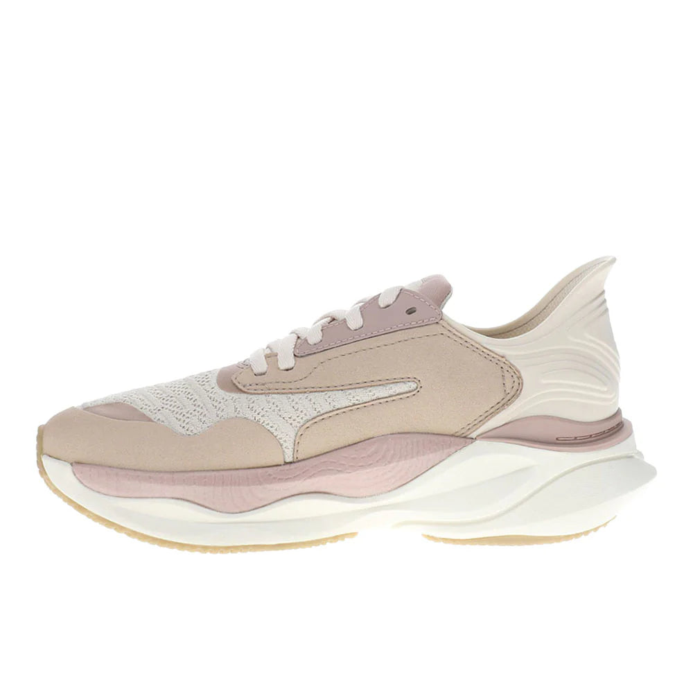 Pace Sneakers