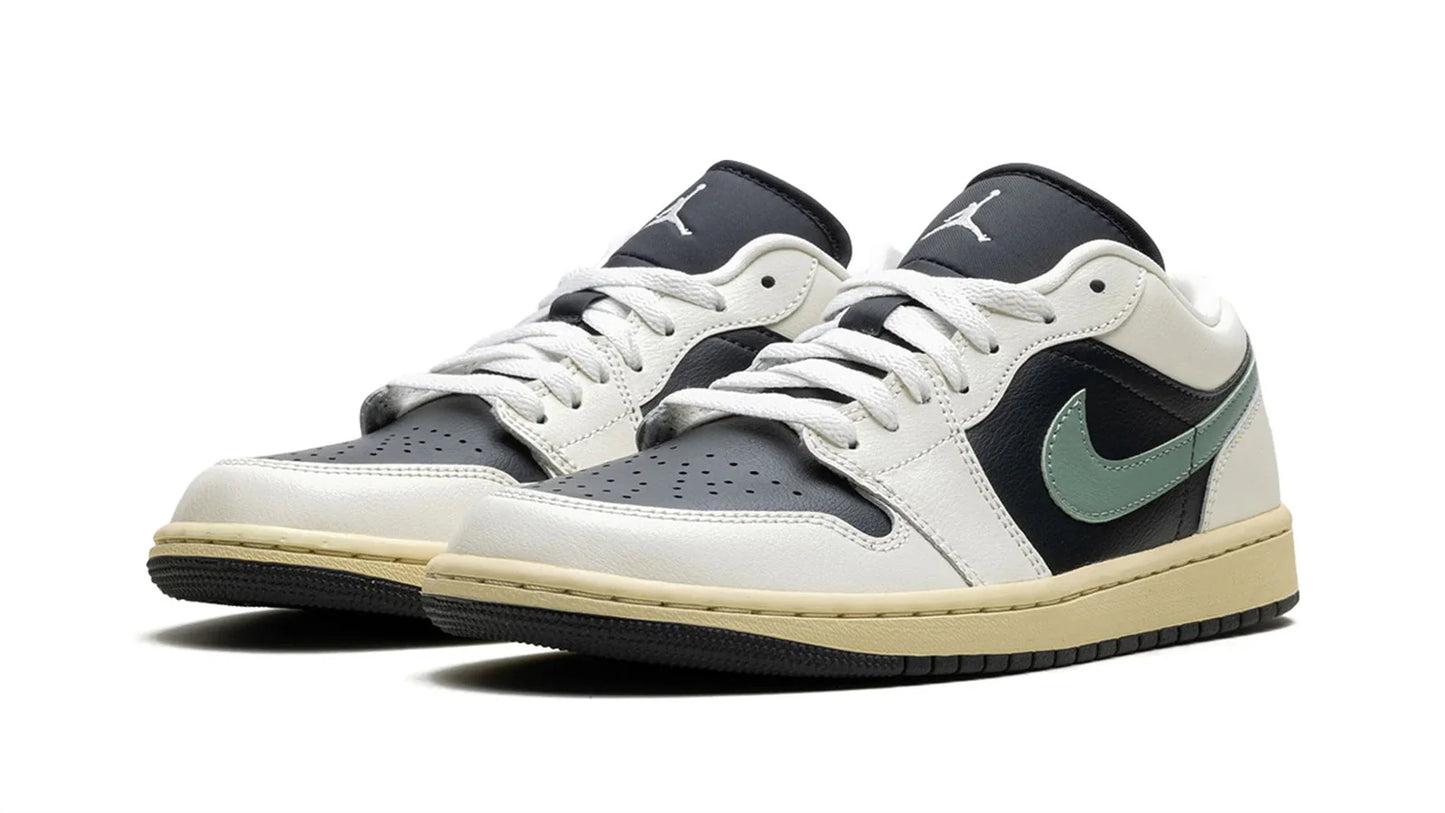 Air Jordan 1 Low WMNS Jade Smoke