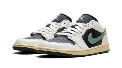 Air Jordan 1 Low WMNS Jade Smoke