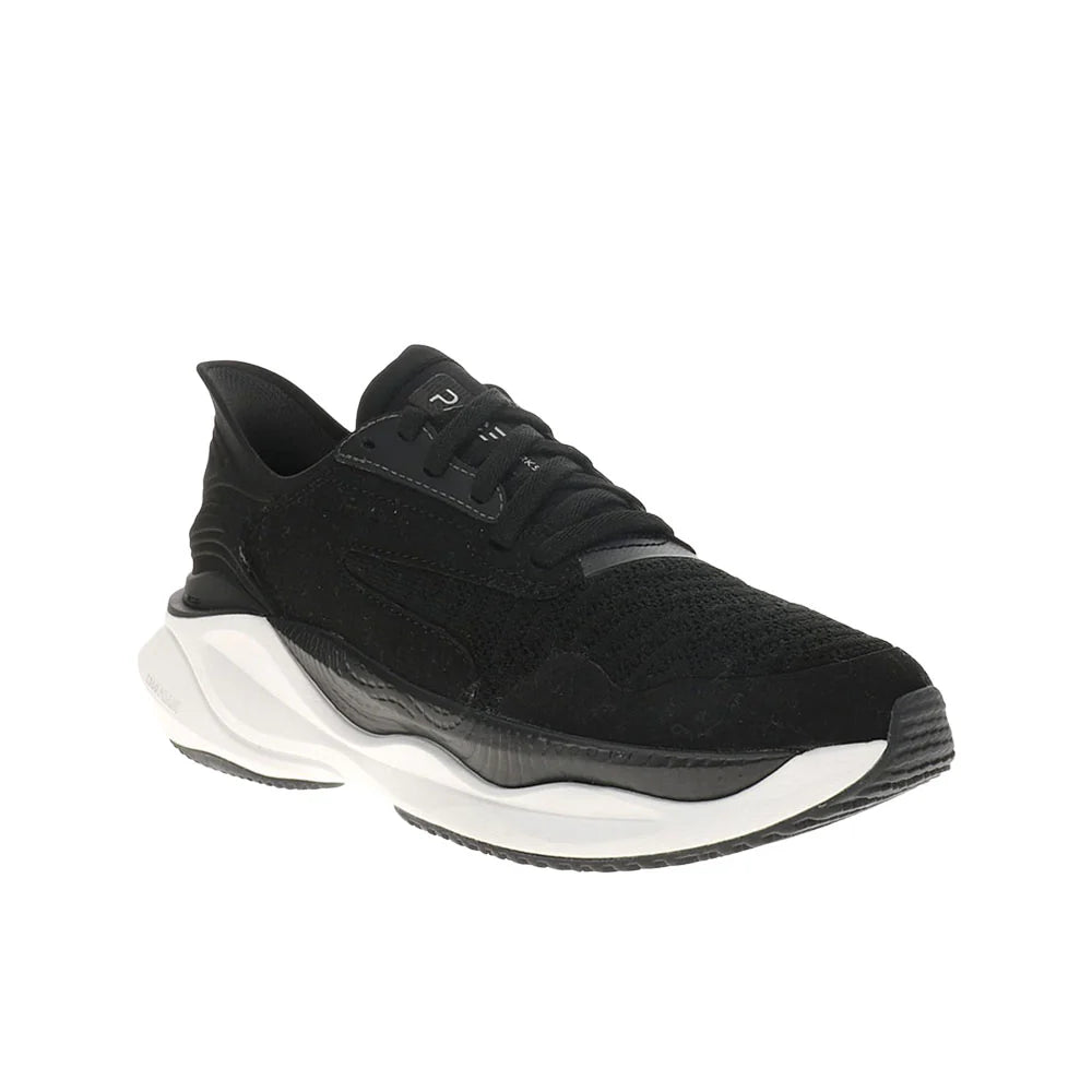Pace Sneakers