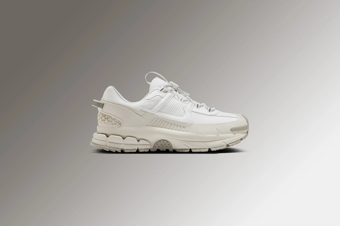 Zoom Vomero Roam Summit White Light Bone