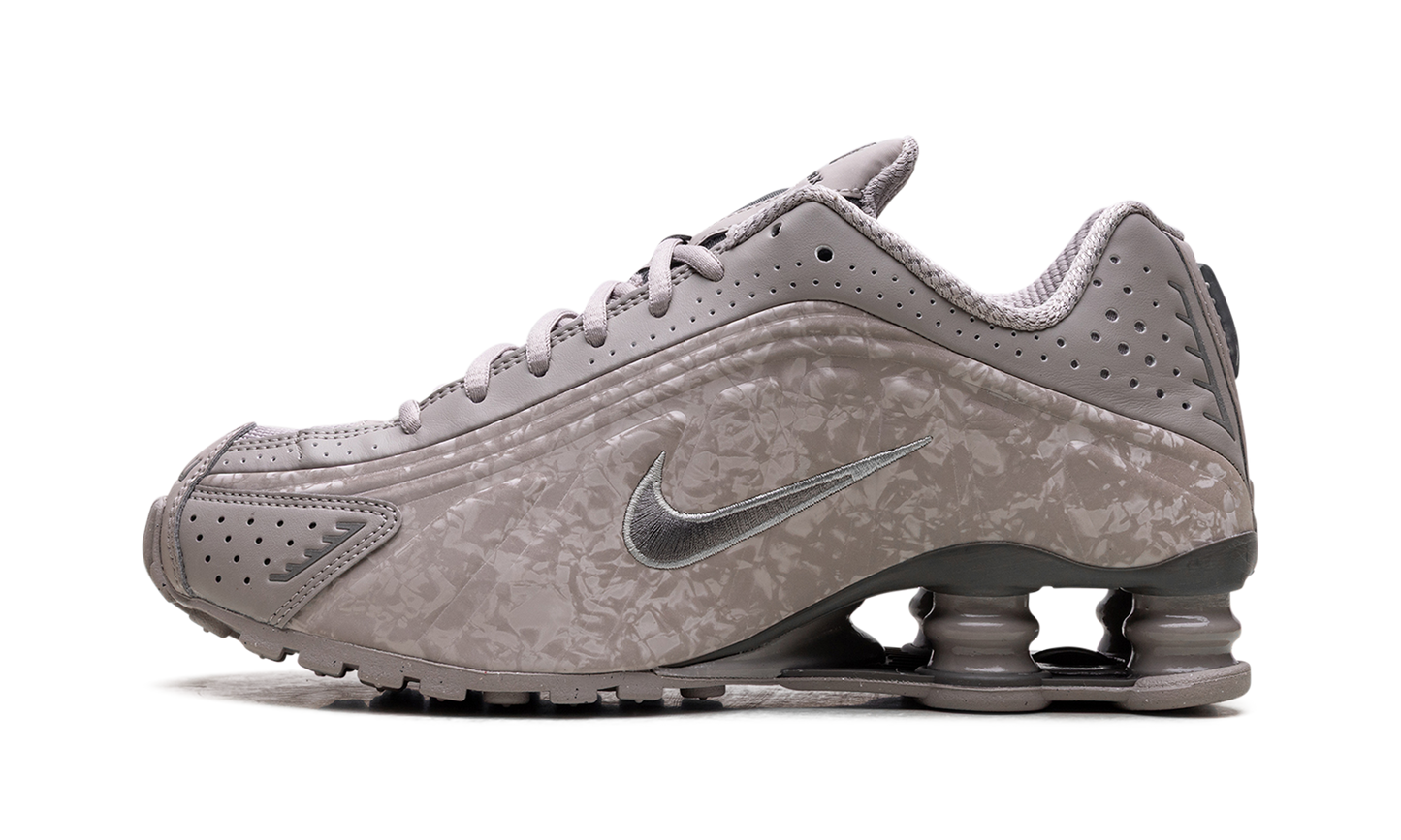 Shox R4 WMNS"Flat Pewter Floral" HV0934 001