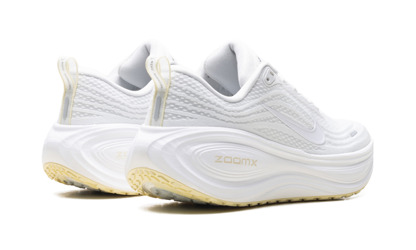 Vomero Plus WMNS"Photon Dust Alabaster" HV8154 009