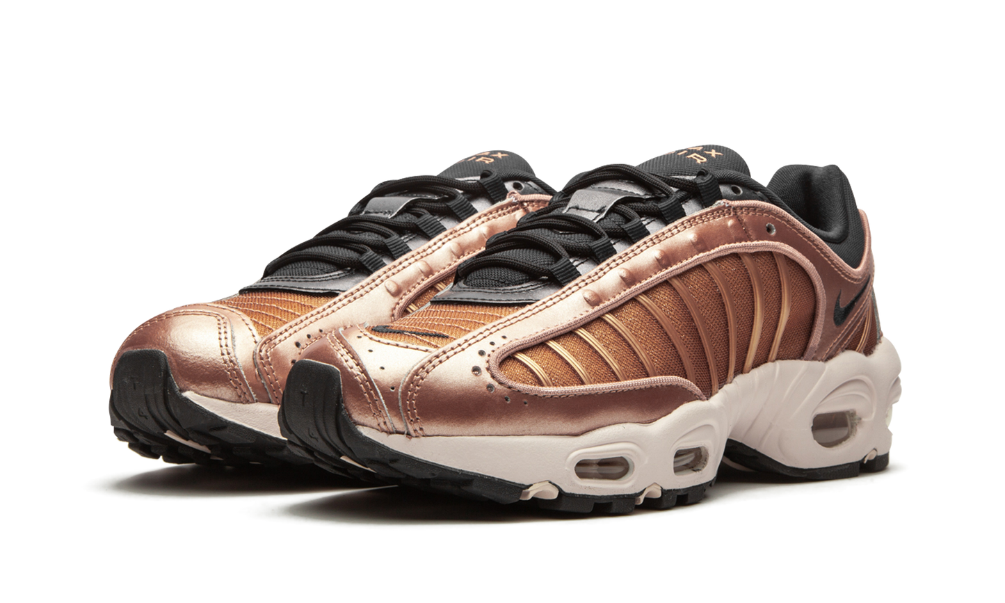 AIR MAX TAILIND 4 WMNS"Metallic Red Bronze" CT1184 900