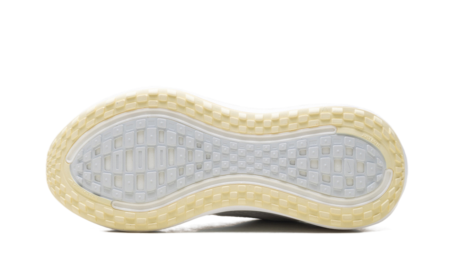 Vomero Plus WMNS"Photon Dust Alabaster" HV8154 009